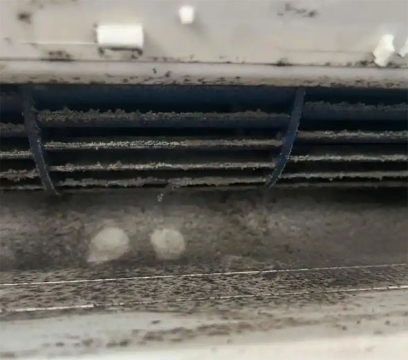 碾子山空调吹的风有股烧焦味是怎么回事